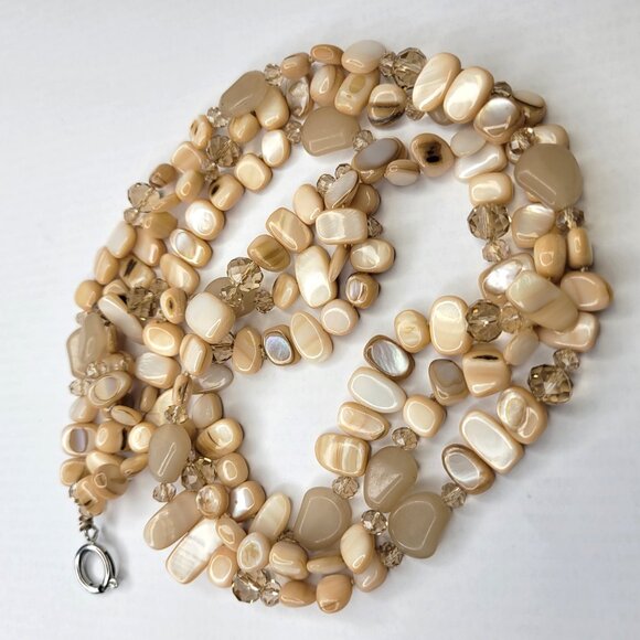 Pastel Beige Mother of Pearl Necklace Shell Bead Chips Three Strand Bib Necklace - Picture 3 of 10